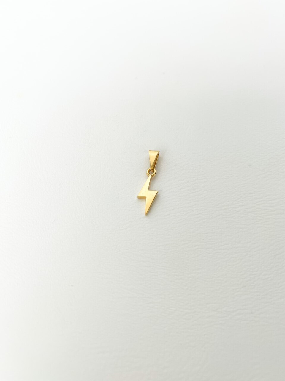 Dije Rayo Dije elaborado en oro laminado de 18k