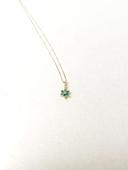cadena con esmeralda y diamantes